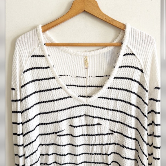Free people black/white waffle knit v-neck striped sunset park thermal top sz L - Picture 4 of 8